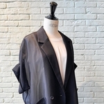 「オペークドットクリップ」で今夏人気だった、メッシュ素材のジャケット（ワールド提供）