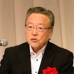 全兵庫経営研究集会で講演する「神戸物産」創業者の沼田昭二さん＝神戸市中央区港島中町６