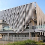 神戸医療産業都市に整備された神戸大の「バイオものづくり研究棟」＝神戸市中央区港島南町６