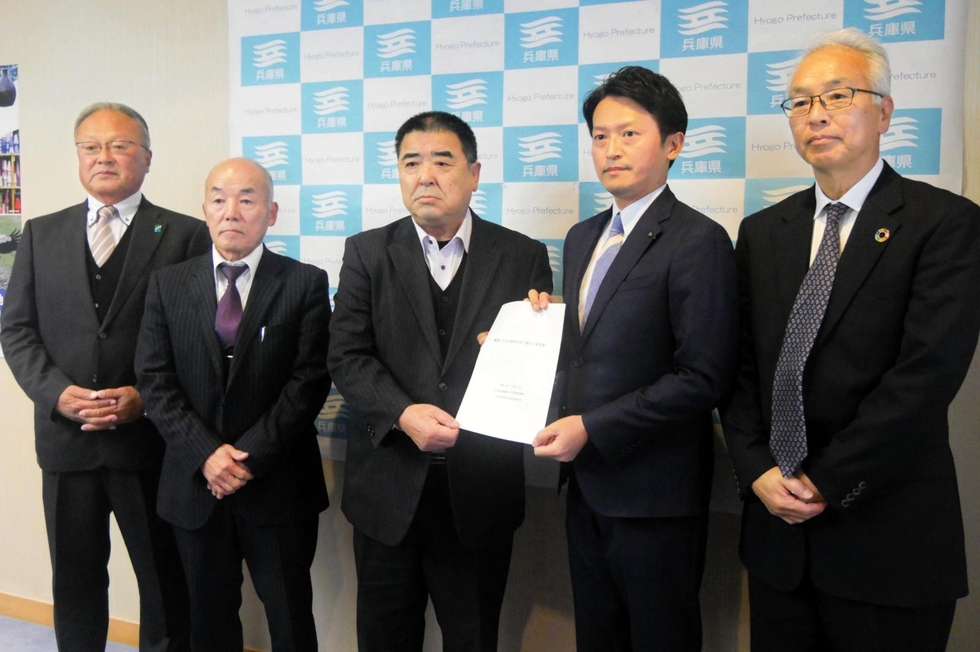 播磨灘の養殖カキ大量死、兵庫県に原因究明と支援要望 生産者団体など