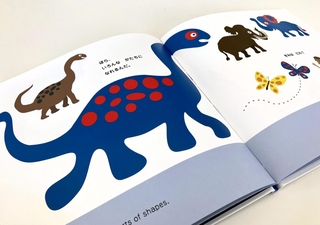 山下浩平さんが描いたミャクミャクの絵本＝神戸市中央区新港町、フェリシモ