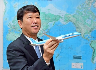 神戸空港のポテンシャルについて語る李碩雨さん＝東京都港区、大韓航空日本地域本部（撮影・広岡磨璃）