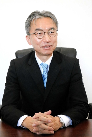 デコルテ・ホールディングスの新井賢二社長