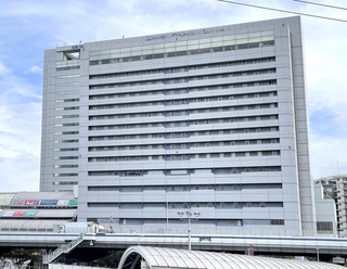 「神戸マリオットホテル」にブランド変更する「ホテルクラウンパレス神戸」＝神戸市中央区東川崎町１