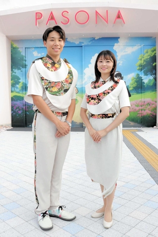 パソナグループのパビリオンで使われた一般来場者用ユニホーム。着物地のアクセントを施した＝１０月、大阪市此花区の夢洲