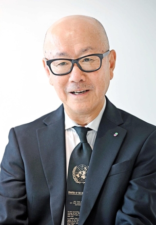 取材に応じるフェリシモの矢崎和彦社長＝神戸市中央区新港町（撮影・大田将之）