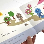 山下浩平さんが描いた絵本「ミャクミャクと…ミャクミャク誕生ものがたり」＝神戸市中央区新港町、フェリシモ