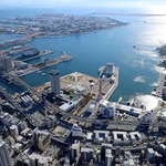 神戸空港の国際化と並行し、新たな施設が次々と誕生している神戸のウオーターフロント＝神戸市中央区（撮影・笠原次郎）