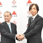 合弁会社の設立を発表した神明の藤尾益雄社長（右）と木徳神糧の鎌田慶彦社長＝東京都内