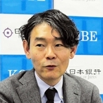 兵庫県内の金融経済概況について説明する日銀神戸支店の別所昌樹支店長＝神戸市中央区京町