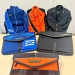 ＪＲ西日本社員の制服を再利用したノートパソコン用バッグ（手前）。ＪＲのロゴがそのまま残る＝大阪市北区