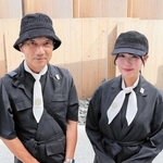 マキシンが製作した日本館スタッフ向けのキャップとハット。ユニホームは男女同型＝１０月、大阪市此花区の夢洲