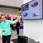 鉄道技術展で初公開された三菱電機の新しい鉄道向け装置＝千葉市、幕張メッセ