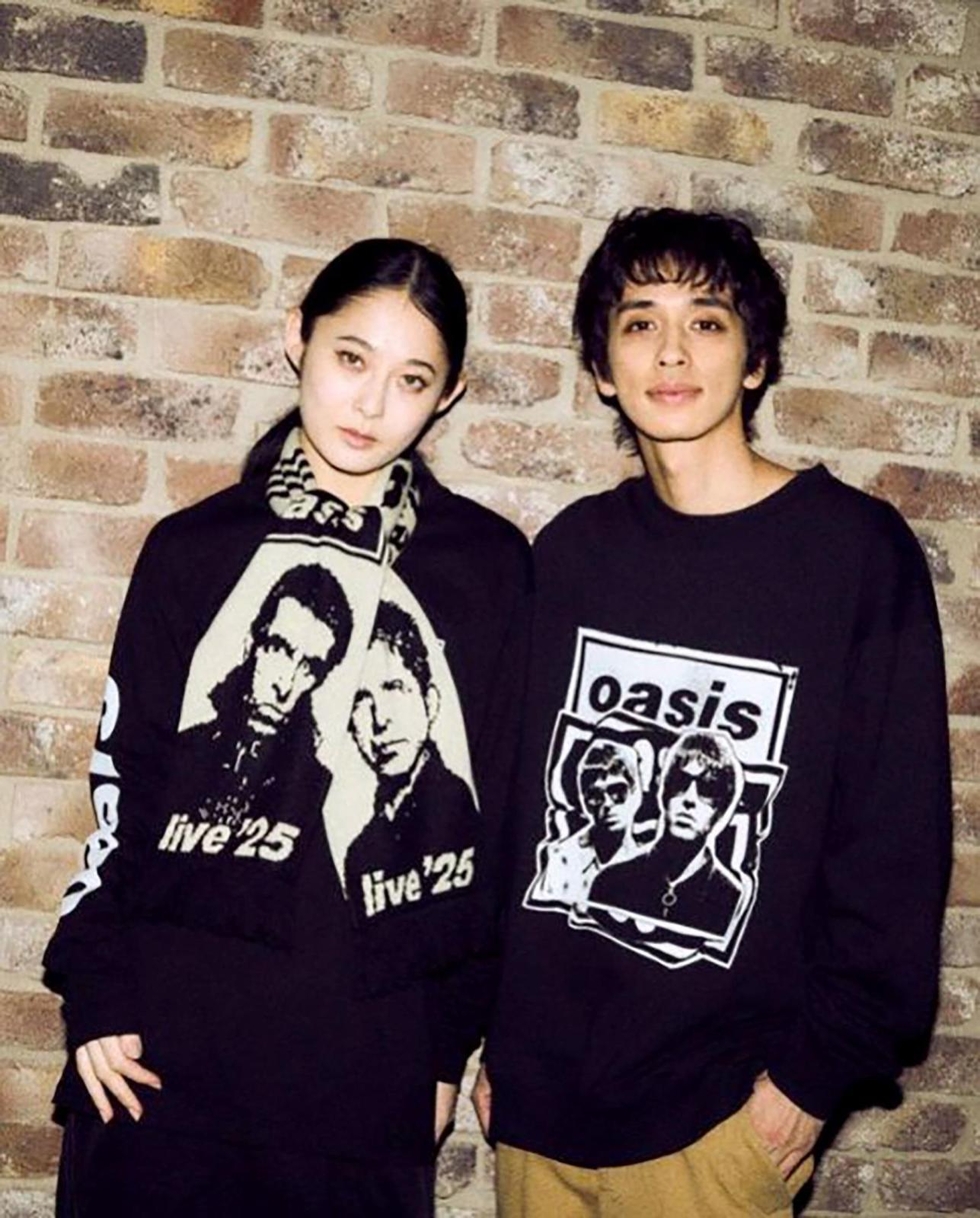 オアシス 特大ポスター　オフィシャル正規品　新品 oasis ギャラガー兄弟 fb927f965b2d8521.jpg