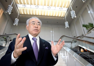 神戸商工会議所会頭時代の水越浩士さん＝２００７年、神戸市中央区港島中町６