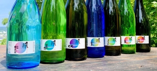 （左から）櫻正宗、富久錦、大関、福寿、白鷺の城、盛典、播州一献の７銘柄の「環」