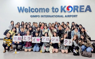 前回の「日韓ミライ♡プロジェクト」に参加した高校生たち＝今年３月、韓国・ソウル（ＪＴＢ提供）