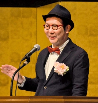 生命の進化について話す福岡伸一さん＝神戸市中央区港島中町６