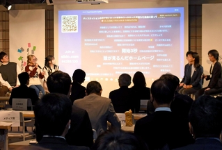 食品ロス削減などについて企業担当者や学生らが意見を交わしたシンポジウム＝大阪市北区