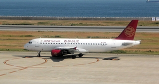 上海吉祥航空の旅客機＝神戸空港