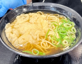 定番の「天ぷらえきそば」＝神戸市中央区三宮町１