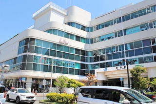 コープこうべの旗艦店「シーア」が入る商業施設「リブ」＝神戸市東灘区住吉本町１