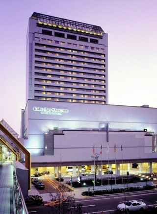 神戸ベイシェラトンホテル＆タワーズ外観＝神戸市東灘区向洋町中２