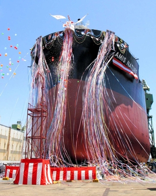 川崎重工業神戸工場で最後の建造となったばら積み運搬船の進水式＝２０１８年、神戸市中央区東川崎町３