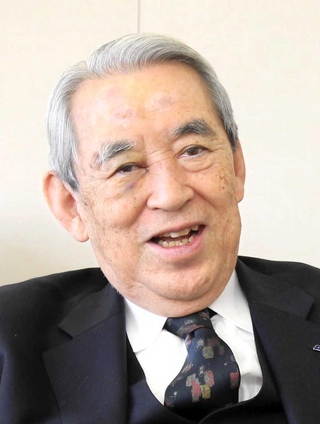 神戸空港の国際化や大阪・関西万博について語る関西経済連合会の松本正義会長＝大阪市北区中之島６