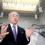 神戸商工会議所会頭時代の水越浩士さん＝２００７年、神戸市中央区港島中町６