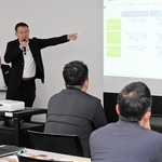 インド進出時の留意点や、現地の税制優遇制度などが説明されたセミナー＝神戸市中央区御幸通８