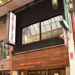 １、２階に34席を設ける「トーホーコーヒーショップ神戸元町」の外観＝神戸市中央区元町通２