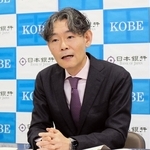 兵庫県内の景気動向について説明する日銀神戸支店の別所昌樹支店長＝神戸市中央区京町