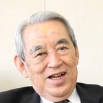 神戸空港の国際化や大阪・関西万博について語る関西経済連合会の松本正義会長＝大阪市北区中之島６