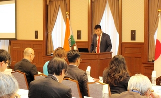 インドの経済成長や事業環境などが説明されたビジネスセミナー＝神戸市中央区、兵庫県公館