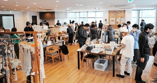 昨年開催された１２０マルシェの様子＝神戸市中央区磯上通４　１２０ワークプレイス神戸