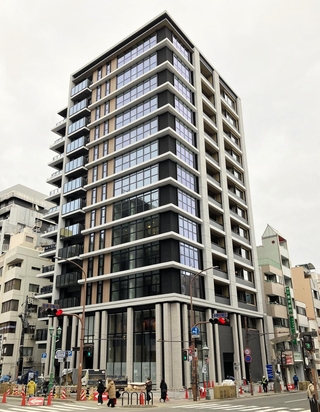 建設が進む「プラウド神戸トアロード」。高額物件ながら人気を集めている＝神戸市中央区下山手通２