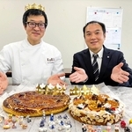 「ガレット・デ・ロワ」の催しをＰＲする兵庫県洋菓子協会の栗原栄徳副会長（左）ら＝神戸市中央区港島中町６