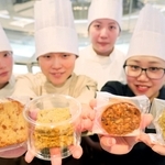 有馬芳香堂や神戸国際調理製菓専門学校が共同開発した焼き菓子＝神戸市中央区栄町通３