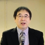 地域金融機関に求められる役割などを話す神戸大の家森信善教授＝神戸市中央区港島中町６