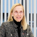 インタビューに応じる日本イーライリリーのシモーネ・トムセン社長＝神戸市中央区磯上通５