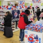 ジュンク堂書店三宮店３階にオープンした大阪・関西万博の公式ストア＝神戸市中央区三宮町１