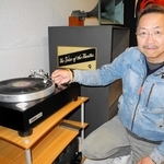 オープンファクトリーとして体験型観光を打ち出した仲川和志さん。レコード針の可能性を追求する＝兵庫県新温泉町芦屋、日本精機宝石工業