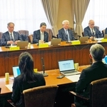 中小企業の賃上げなどについて話し合った兵庫県政労使会議＝県庁