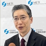 会見する武田家明・近畿経済産業局長＝大阪市中央区