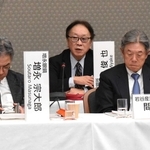 外国人材の受け入れを議論した第４分科会で発言する神戸製鋼所の三宅俊也顧問（後列中央）＝京都市左京区、国立京都国際会館