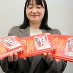 食感や風味を改良して発売する「ほぼカニ」の見本品＝神戸市中央区港島中町６