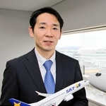 インタビューに応じるスカイマークの本橋学社長＝東京都大田区、同社本社