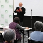 遺贈寄付のセミナーで話す日本財団の笹川陽平名誉会長＝神戸市中央区中町通２