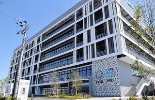 ＪＣＲファーマが先進バイオ医薬研究所を開設する「クリエイティブラボ神戸」＝神戸市中央区港島南町６